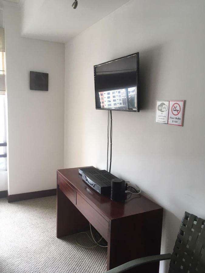 Suites Parque Real Quito Ngoại thất bức ảnh